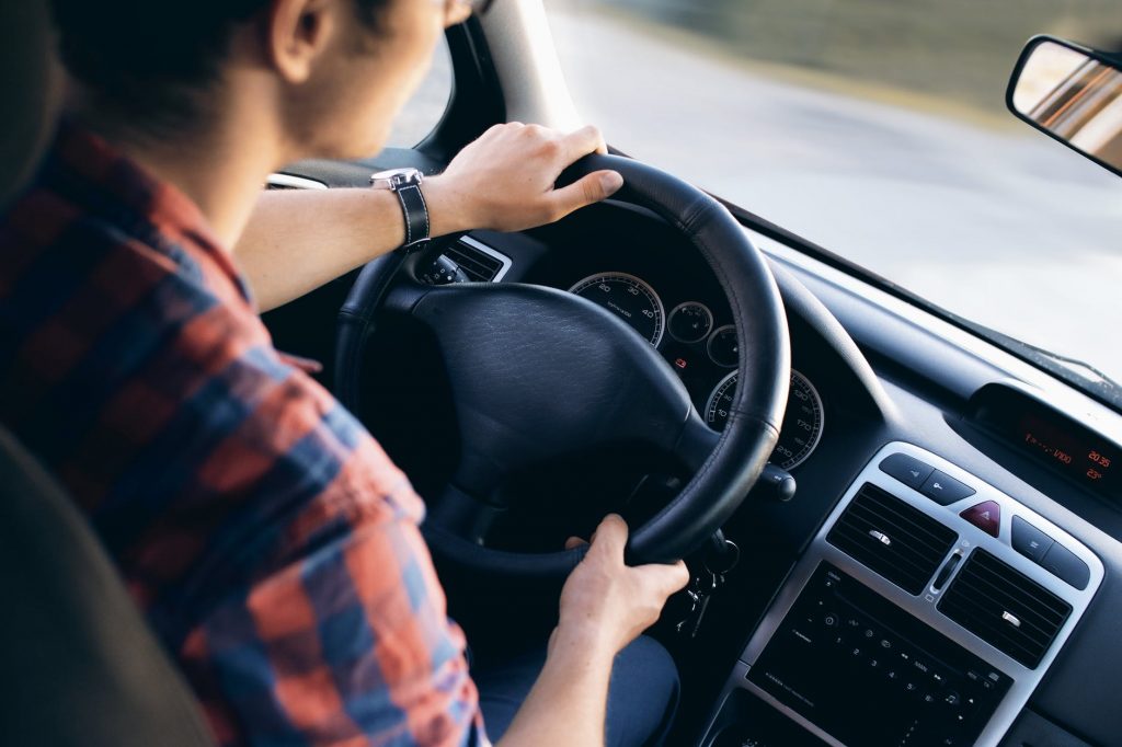 O que prestar atenção na hora de comprar um carro usado? 6 dicas essenciais!